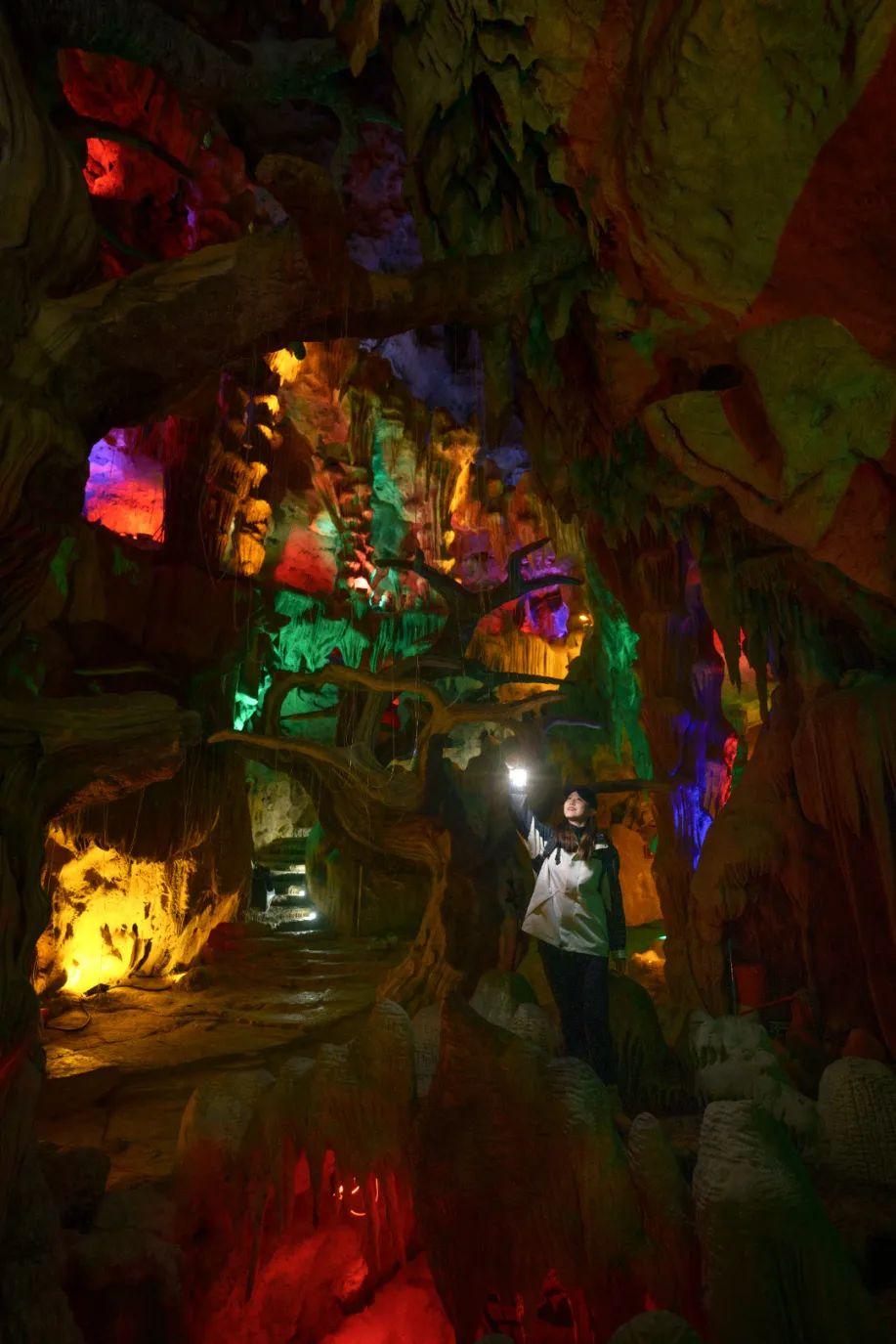 两河口>鸳鸯廊桥往左>祈福桥>渔船观景台>阳鱼桥>鱼泉洞>鱼泉人家>大