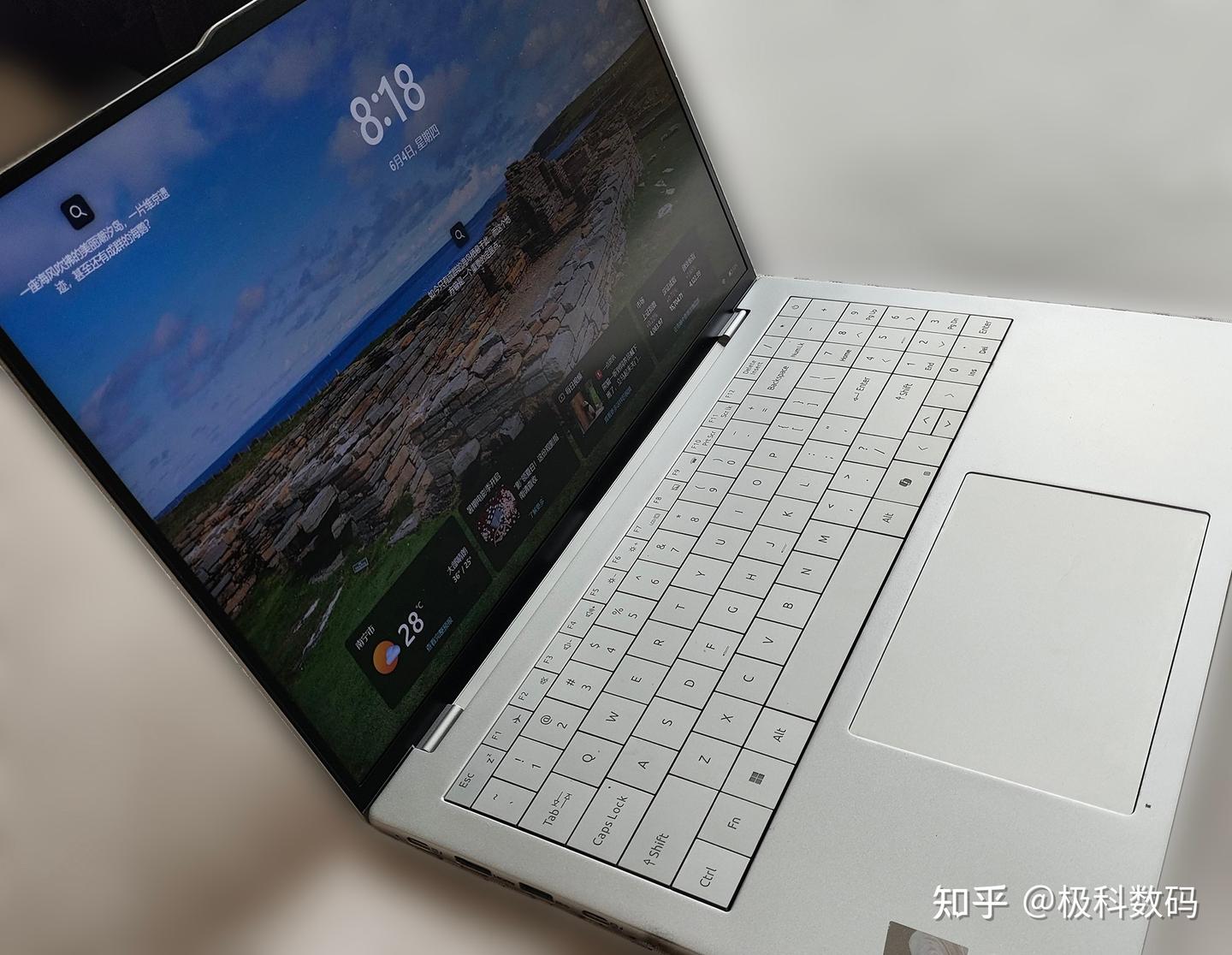 16寸也有超轻本,仅重1Kg,厚1厘米,32G版到手仅5000元出头!