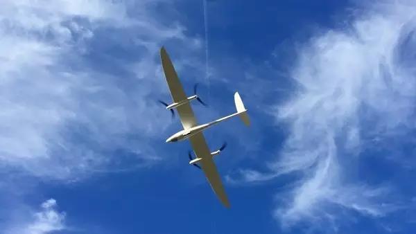 指固定机翼无人机可以垂直起飞和降落或在无跑道情况下