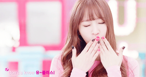 记住:"飞吻"千万别说"fly kiss"!