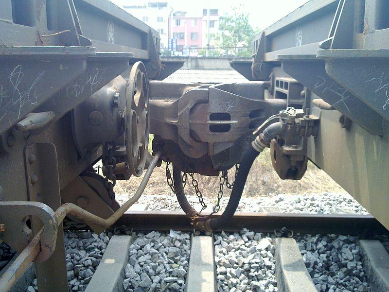 国产17号防脱车钩.13号车钩和17号车钩连挂.讲解新式车钩.