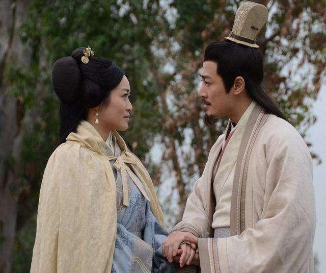 处世自然,一生也只有一位妻子黄氏,他们夫妻二人的生活方式与谢安刘氏