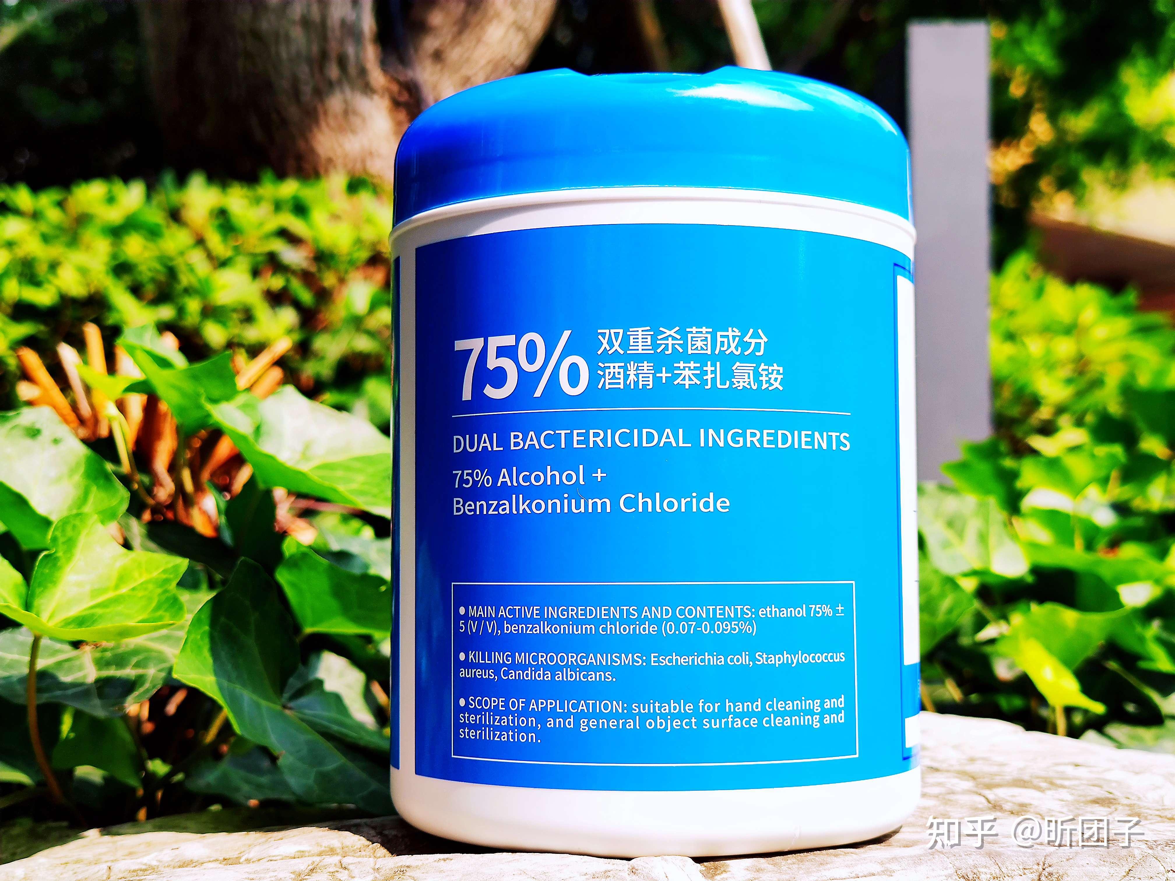 湿巾采用了酒精和苯扎氯铵两种杀菌成分,二者强强联手产生奇妙的化学