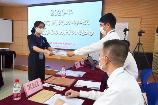 第一批升学摇号太魔幻!牛校不用摇,数学10分的学渣摇中名校?