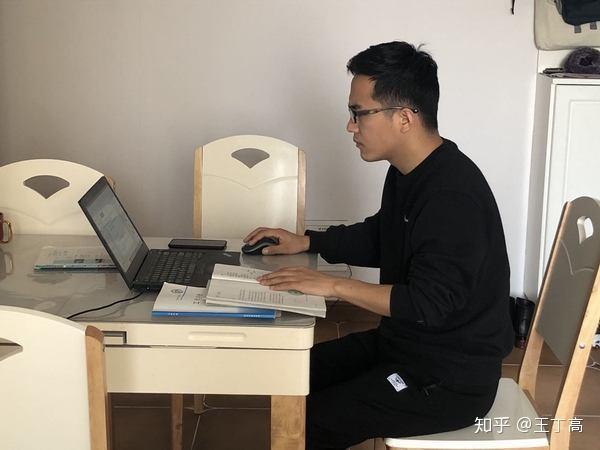 男老师在网络课程中传出不正常声,避免此类事件重演,有三点启示