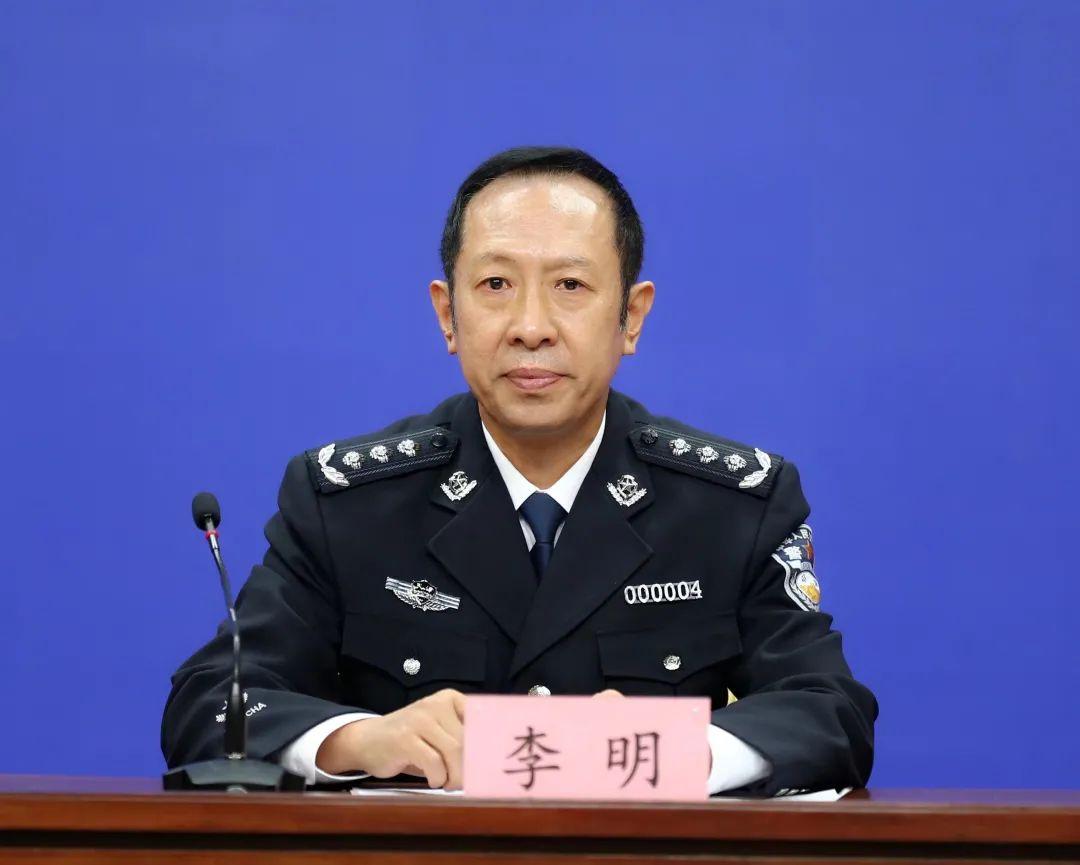 李明武警图片