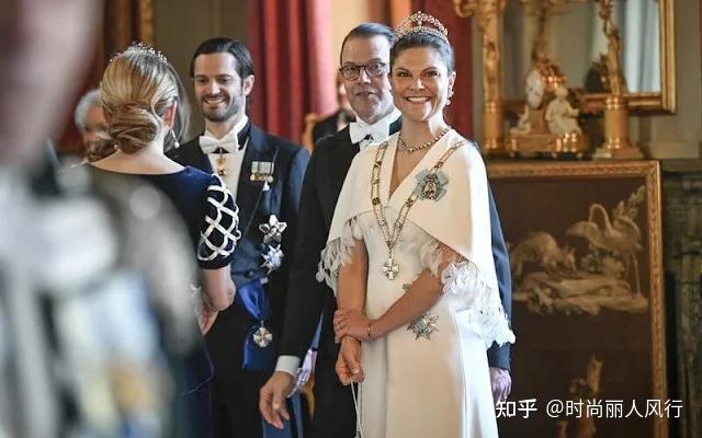 瑞典王室举行国宴!芬兰第一夫人穿香槟金太美,81岁王后穿芭比粉 - 知乎