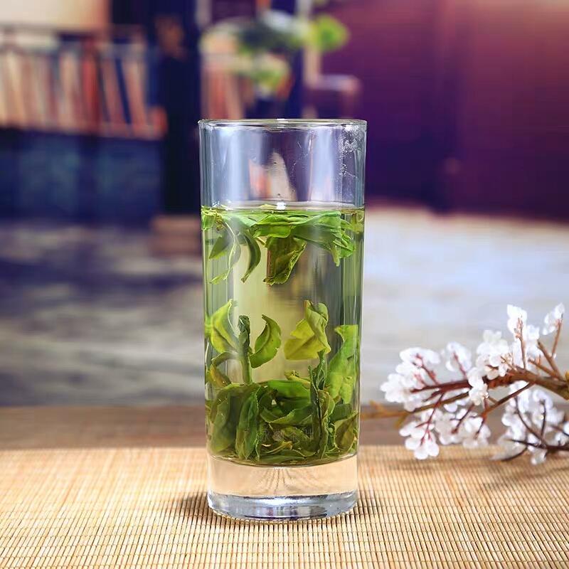 六安瓜片茶既是消暑解渴的饮品,可以清心明目,提神消乏,还可以是消食