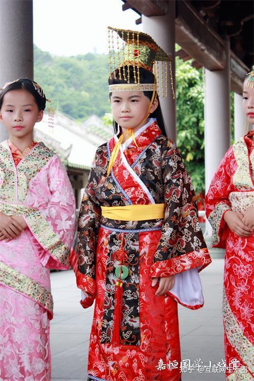 由陈轶诚,周永凤,陈佳出品,并由知名艺人导演陈佳执导的大型百集古装