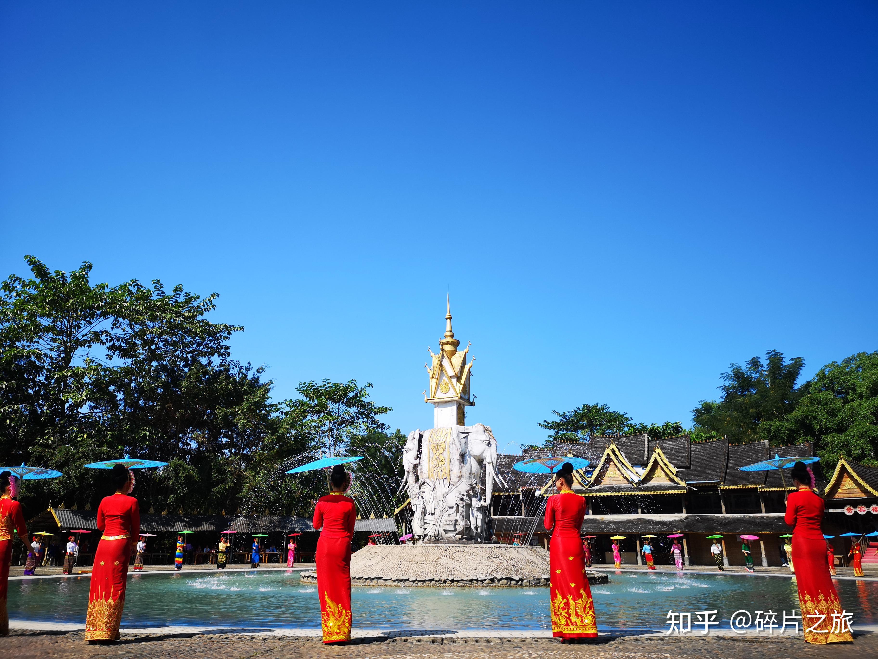 傣族園其實就是奔著潑水去的,但去了之後發現裡面景色還行,還有孔雀