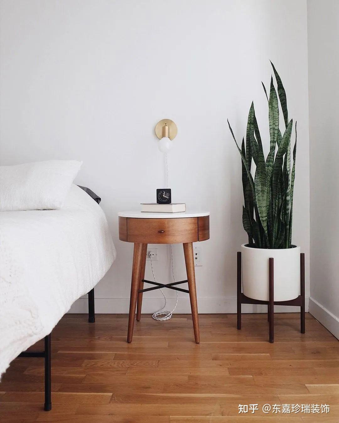 赏析轻巧式床头柜才是时下最in