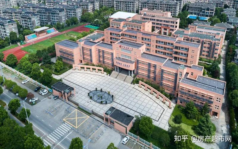 桐乡市求是实验中学(图源网络)桐乡市茅盾中学(图源网络)作为桐乡市