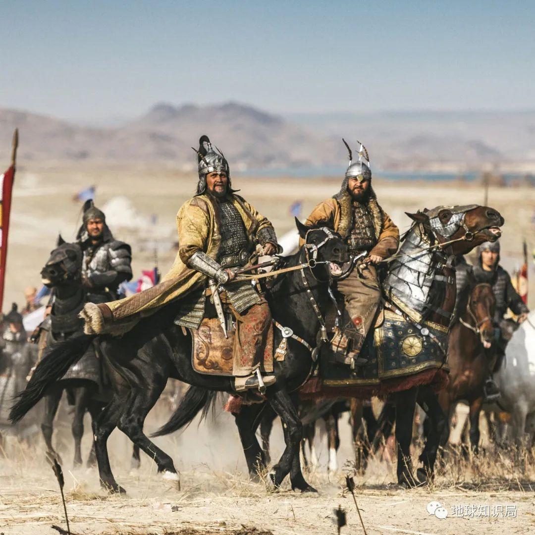 便离开了这艘即将倾覆的巨轮,在钦察草原上建立起了以游牧为生的哈萨