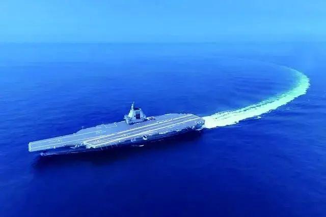 大戏上演:中国第三艘航母海试,美菲进行"击沉"演练,解放军12艘舰队