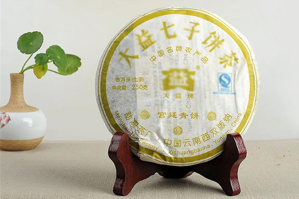 顶级细嫩普洱原料大益701宫廷青饼开汤
