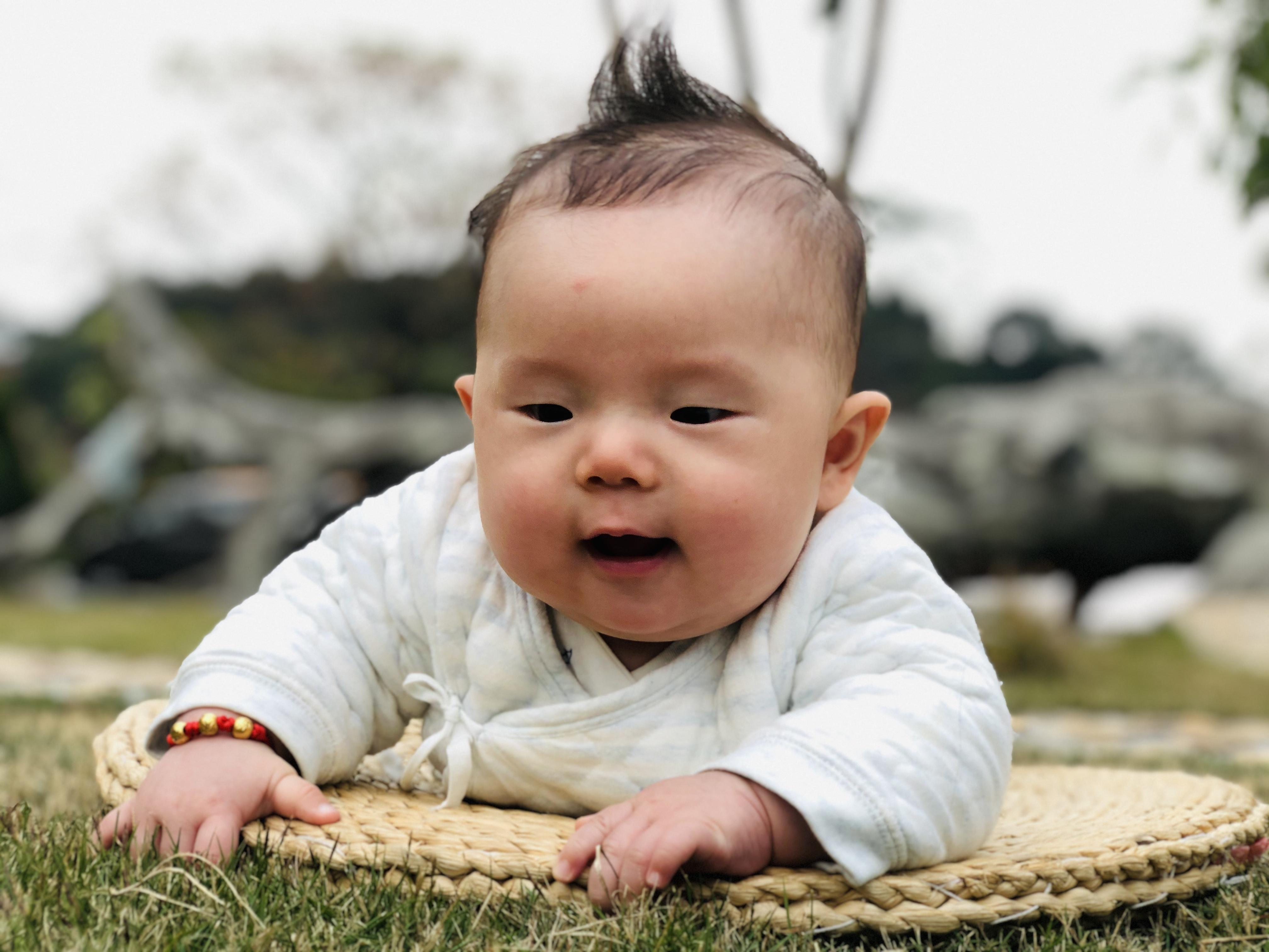 六个月大婴儿如何训练感知能力 怎么增加婴幼儿肢体运动 _八宝网