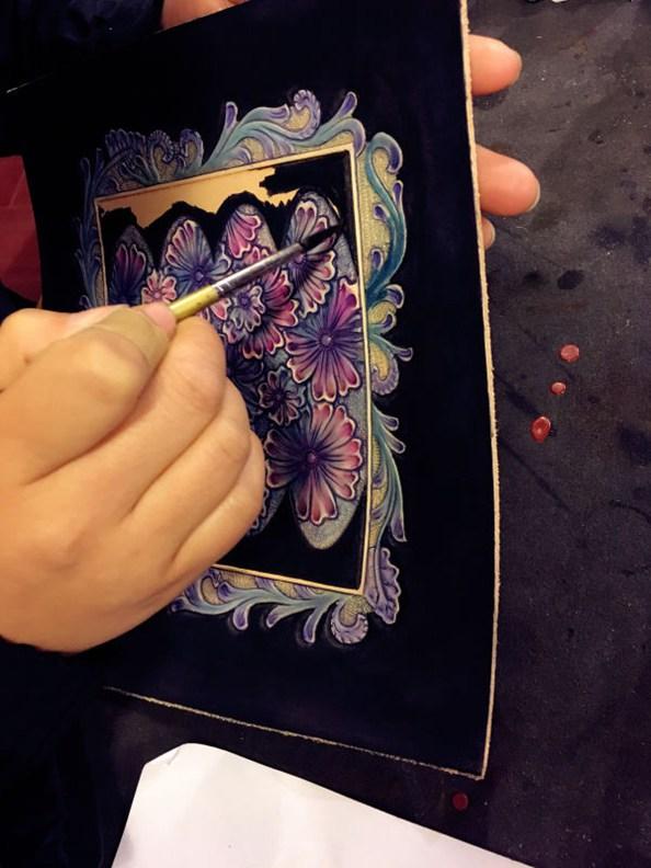 皮雕染色课程:第一,色彩理论,学习色彩理论第二,染色剂,认识各种染料