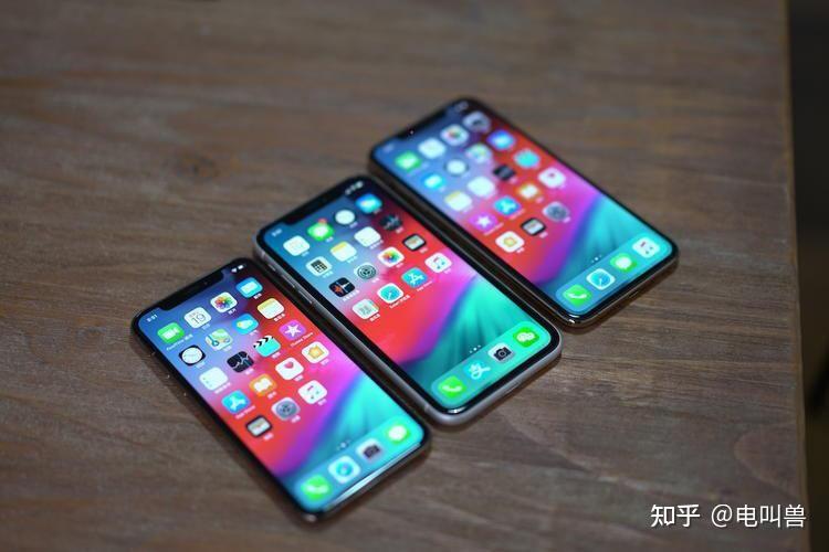 尤其是早些年智能手机刚刚起步的时候,iphone一直都是各大厂商的模仿