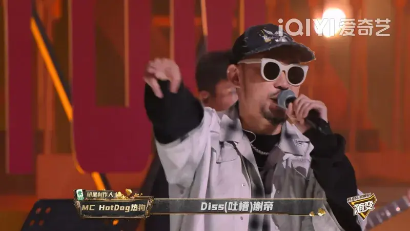 法老在节目上cue马思唯,唱对更高兄弟的diss,还写新词扫射福克斯,gai