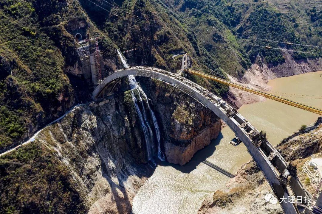 火车通过仅需7分钟的大柱山隧道为什么修通它却要用13年