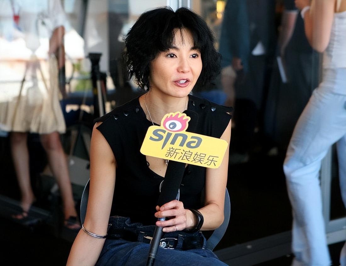 第一影后张曼玉:息影18年住进胡同,真是活得太飒了