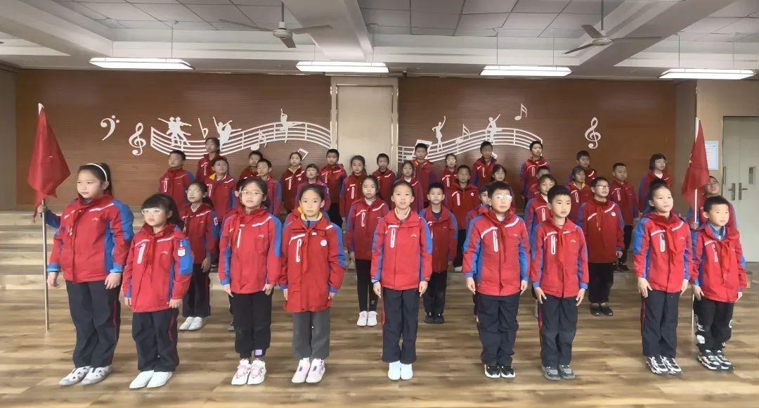 浩瀚书海任我翱翔西航港小学2023年秋期国旗下展示活动