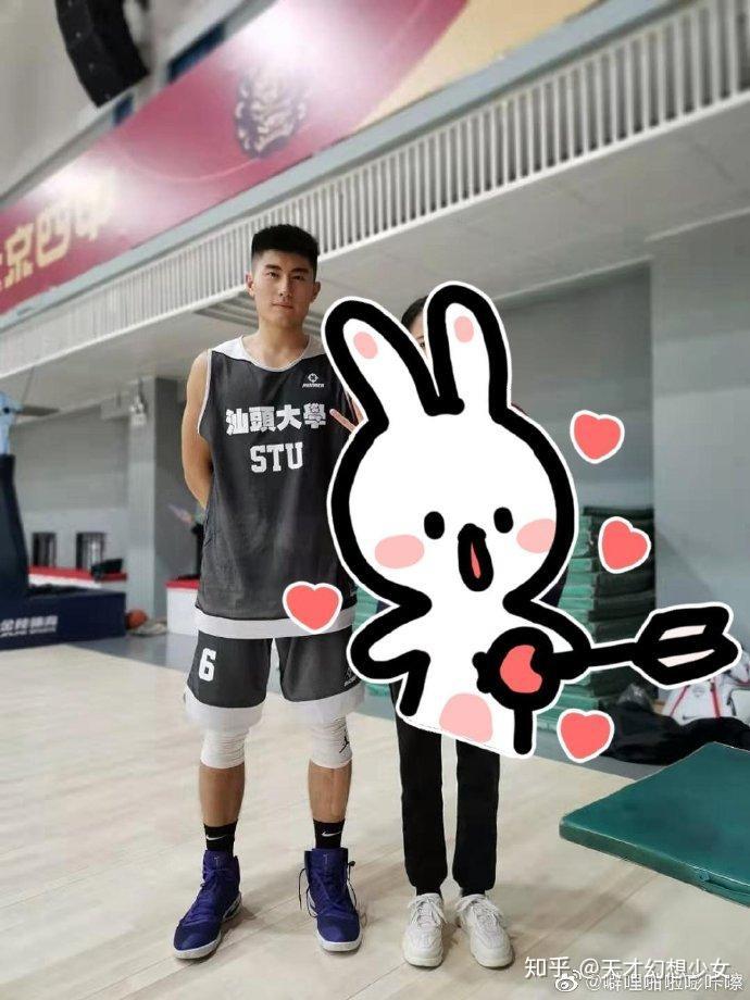 胡祥朕防守端很有压迫性,进攻也不错,关键时候也是心态稳,综合都很不