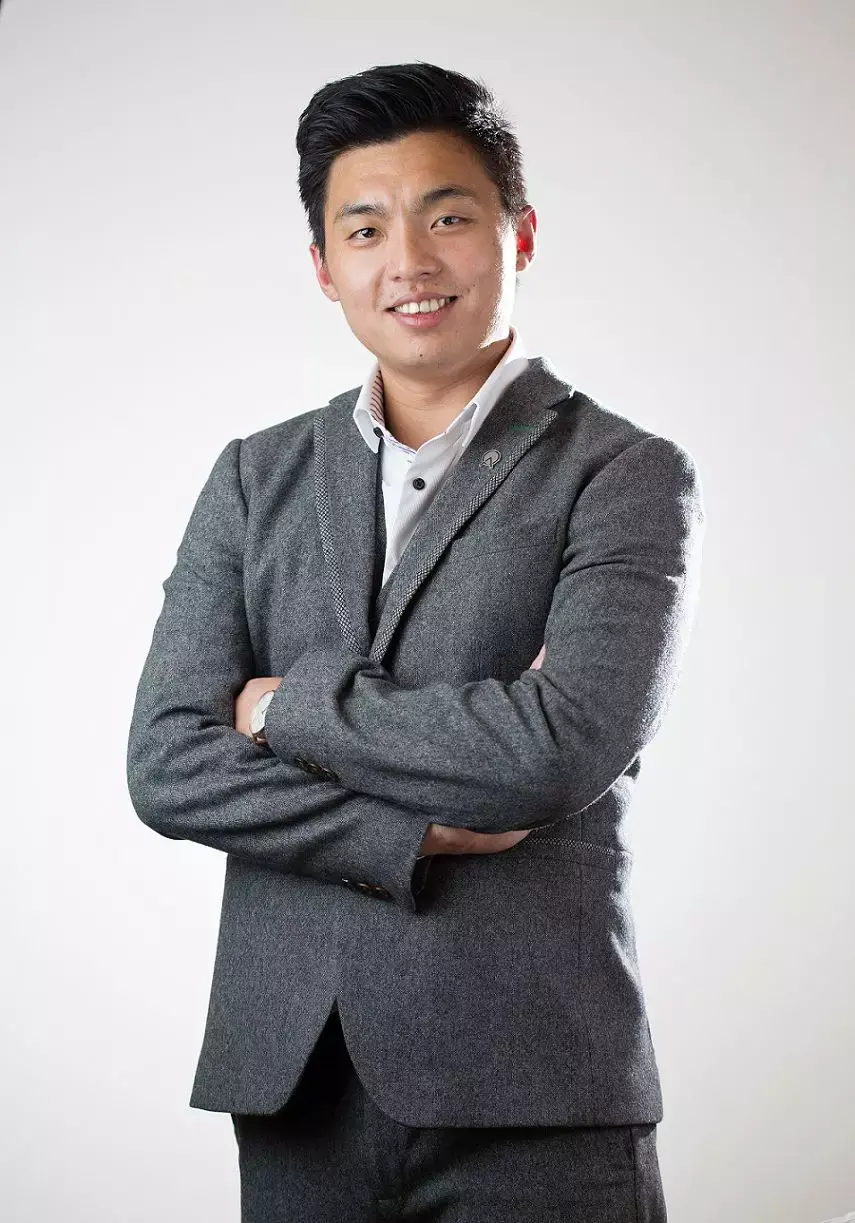 寰图陈思烺像经济型酒店简单做办公死路一条大家