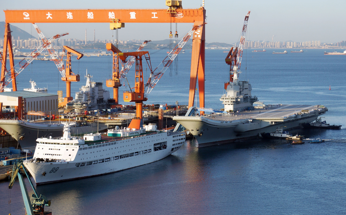 002型航母山东舰(2017年4月26日出坞).