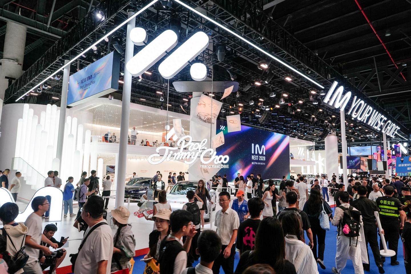 智己发布“NEXT·2028”战略 全新一代智己LS6定档9月发布-锋巢网