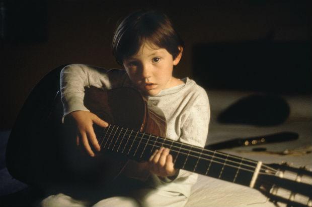 "从jason becker的早期的练习作中,不难看出他对于和弦,复调以及古典