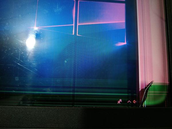 笔记本屏幕坏了,又绿又白又黑?