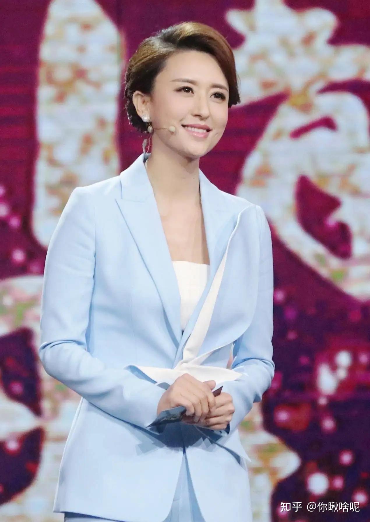 央视主持张蕾:嫁大20岁矿业大亨,婚后生一子,一家三口其乐融融 - 知乎