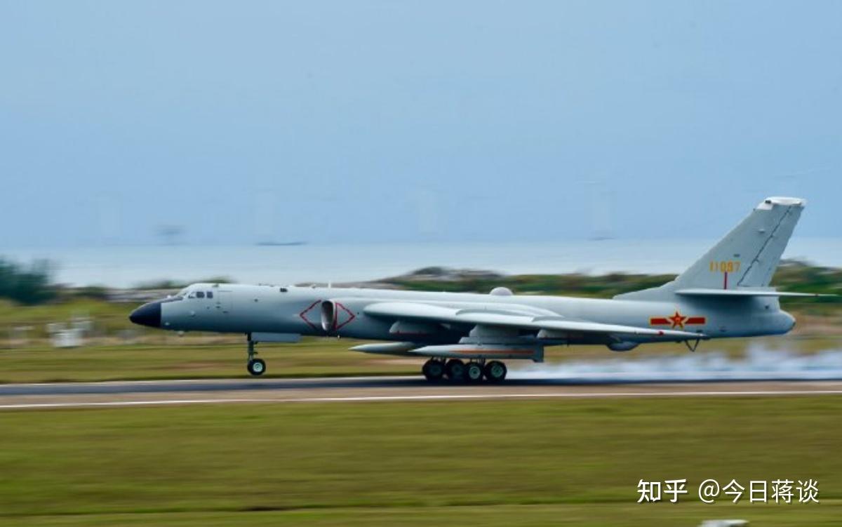 珠海机场上空，中国空军轰-6开始降落，翼下两枚导弹从未见过 - 知乎