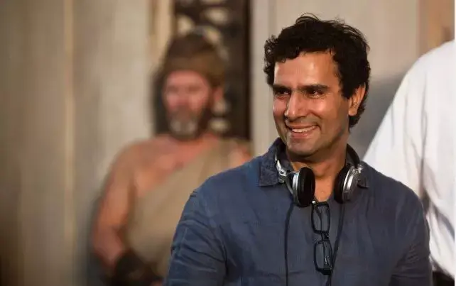 他是mtv界大佬,所拍摄的mv作品曾获得包括格莱美在内的多个mtv电视