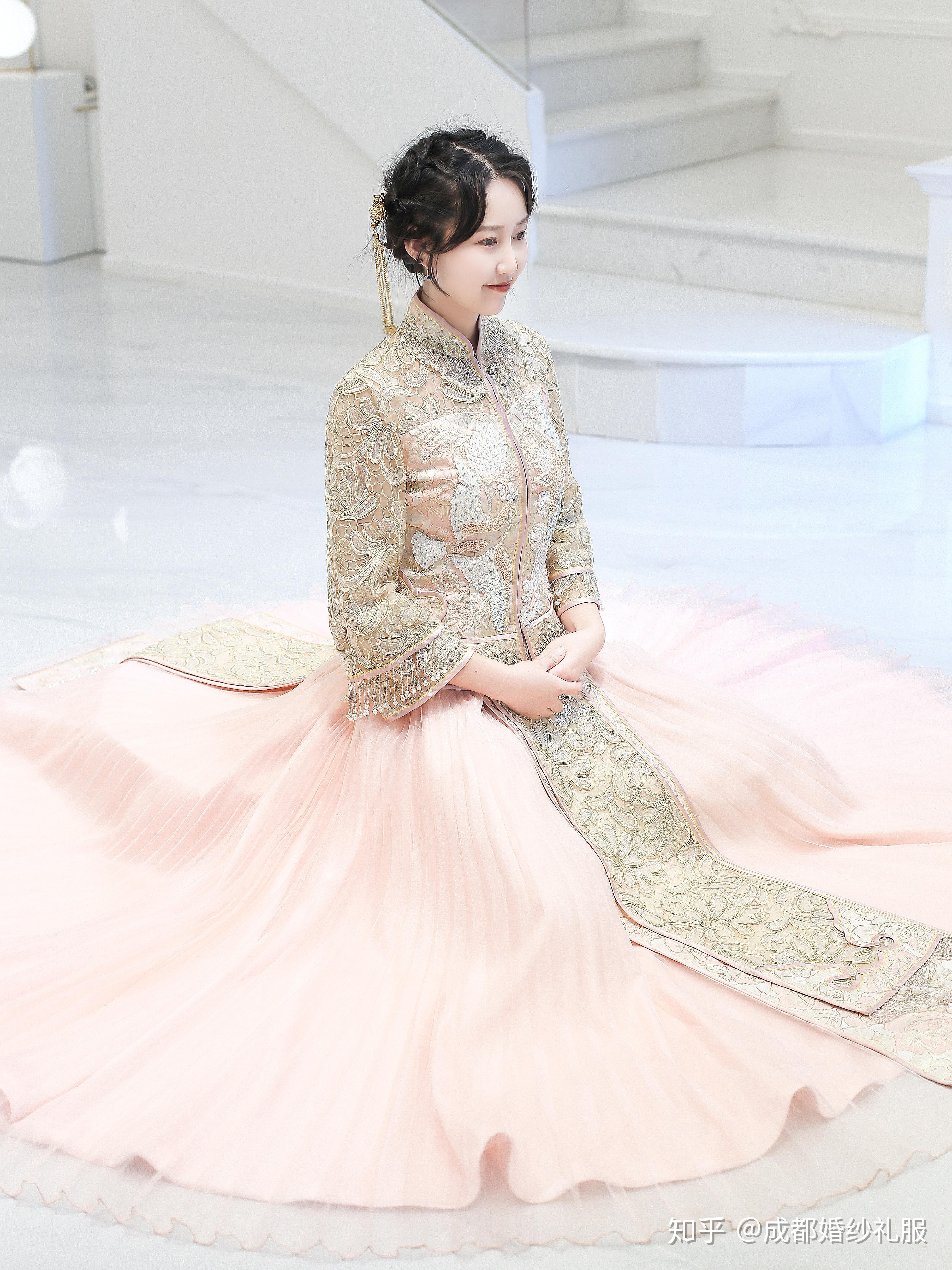 82价格大不同:龙凤褂:真正的龙凤褂因为只能手工绣成,所以价格不菲