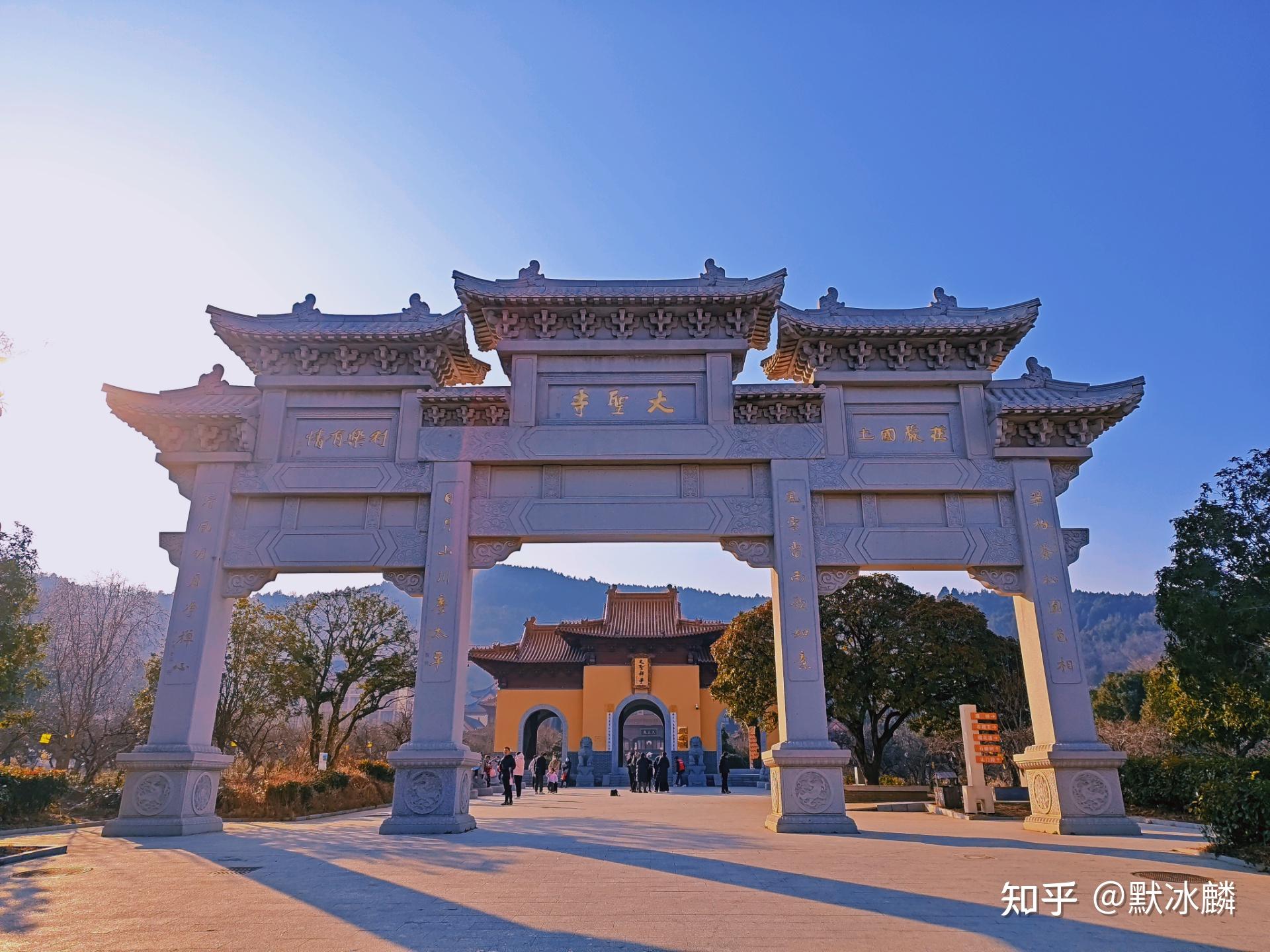 大圣寺正门大圣寺又名"功德林",坐落在怀远荆山白乳泉旁.
