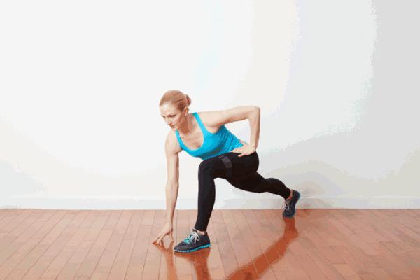 前踢步是一个能有效提升心率的徒手训练动作.