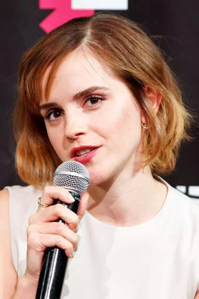 发型emmawatson的精致短发露出美丽脸盘更显时髦