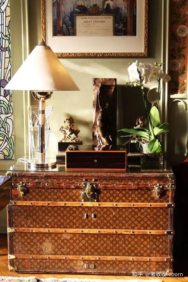 用lv的传奇硬箱当茶几别说还真好看!自带岁月痕迹.