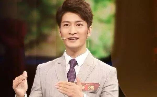 佟丽娅主持春晚的背后并没有那么多"阴谋论",只是因为总导演杨东升