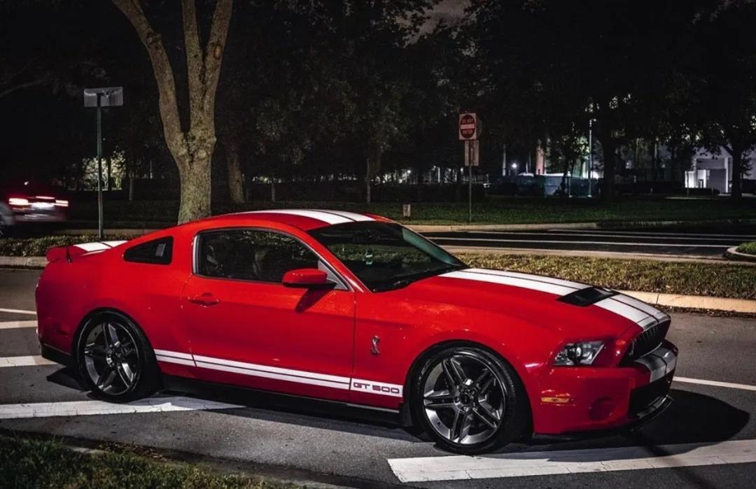 还记得我是传奇里驰骋的经典车野马mustangshelbygt500吗