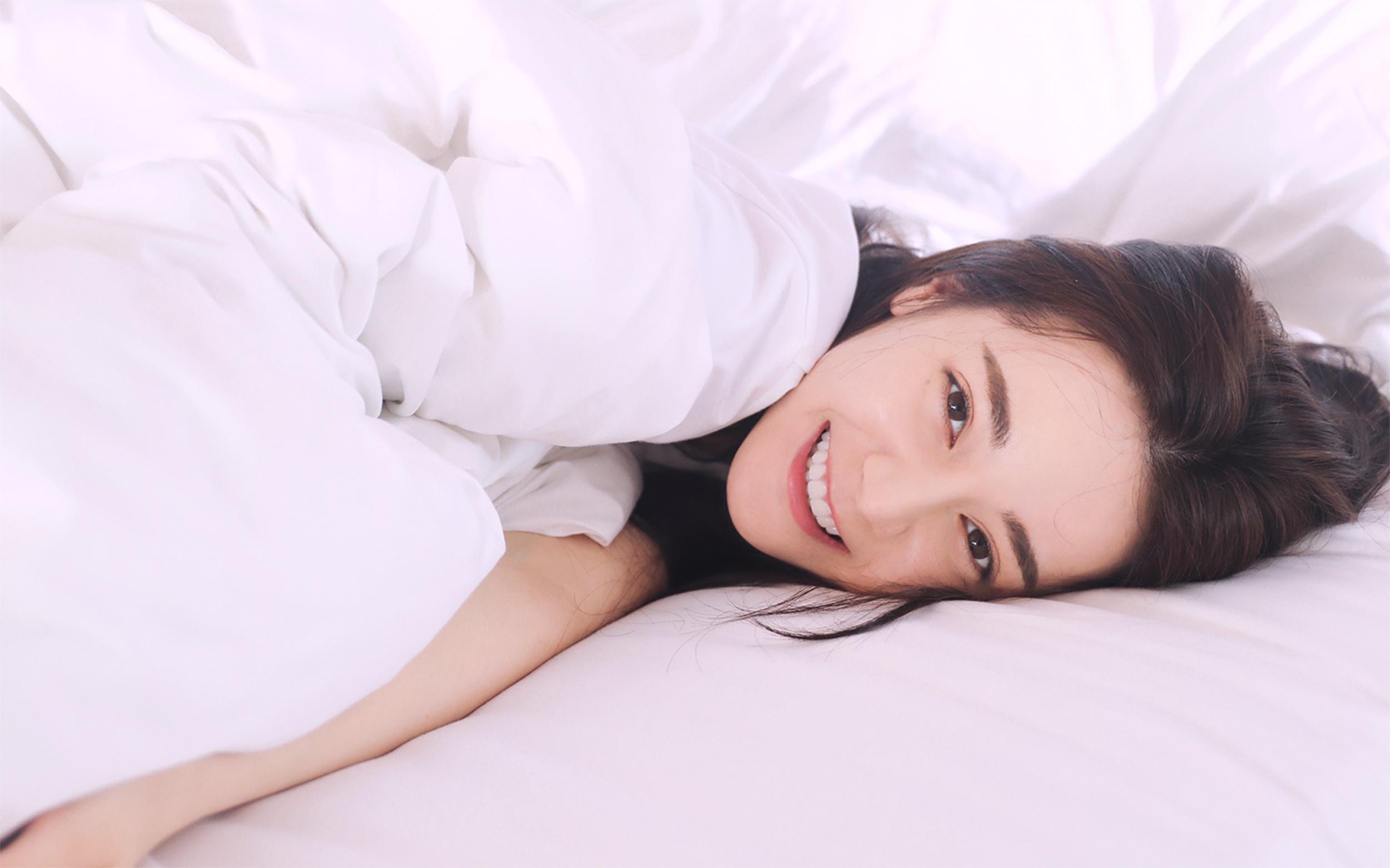 居家窝在被窝里的热巴萌妹可爱,其实她是属于外柔内刚的性格,加上后天