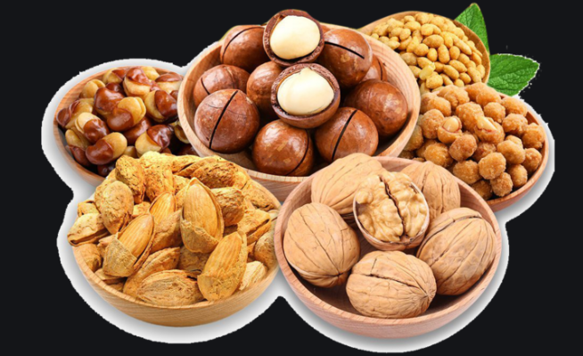 在零食界坚果经常被誉为最健康的零食不仅香脆可口还富含营