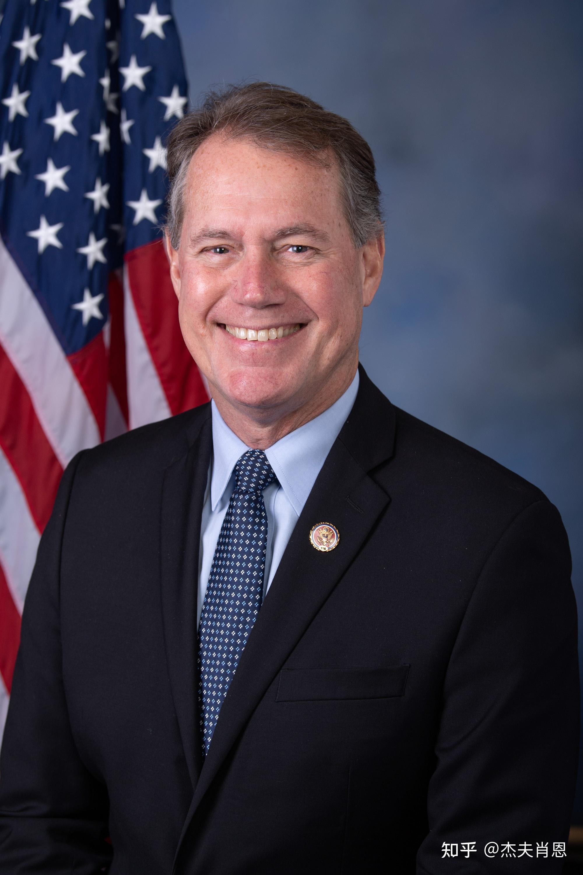 众院民主党人对约翰逊:"通过援乌法案,我们拯救你"