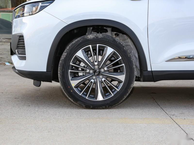 奇瑞瑞虎8 plus冠军版正式上市 售12.49-14.59万元