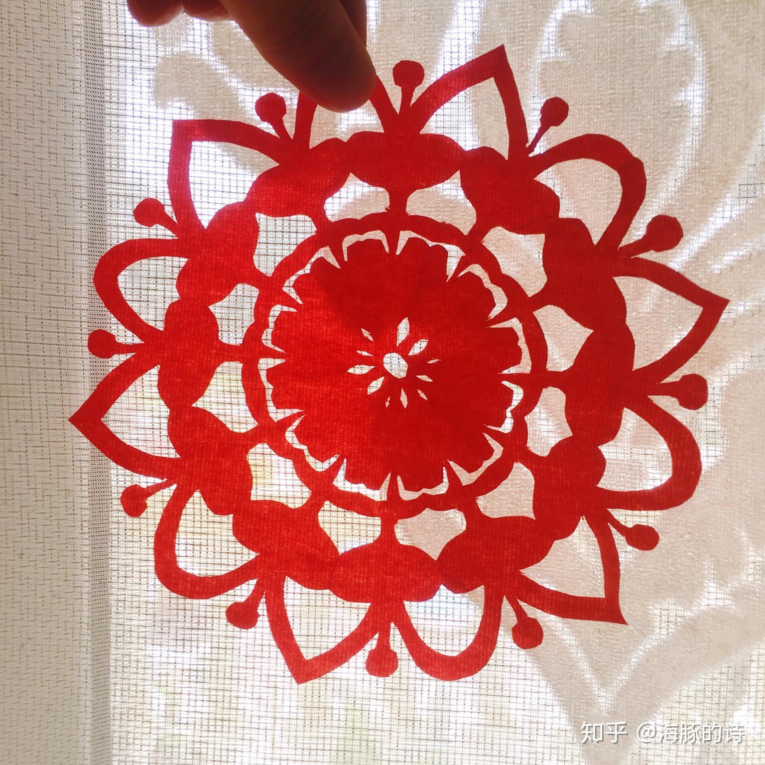 学剪窗花的步骤简单 花团锦簇剪纸教程💛巧艺网