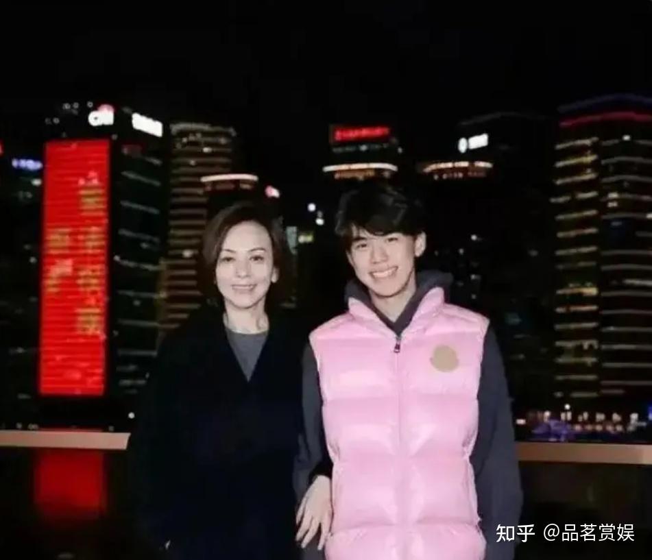 性感美艳"雪姨"王琳:23岁出道31岁爆红,年过半百身材依旧火辣