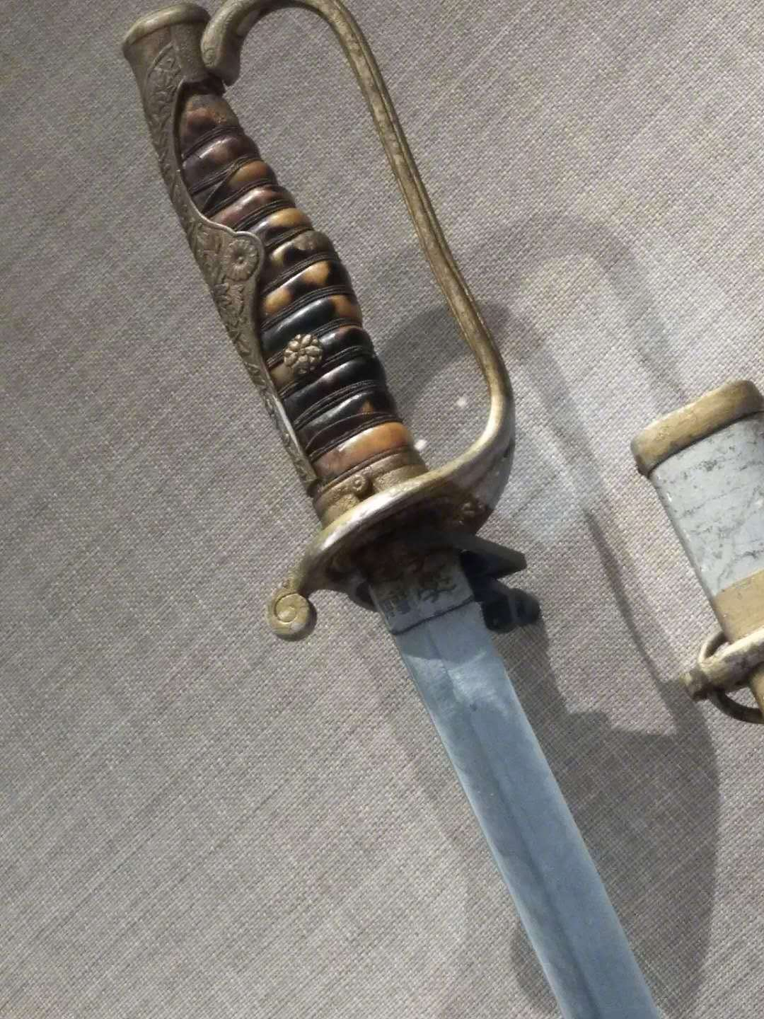 有菊花一定是皇室佩刀吗浅谈近代日本的菊纹军刀与军博的皇室刀