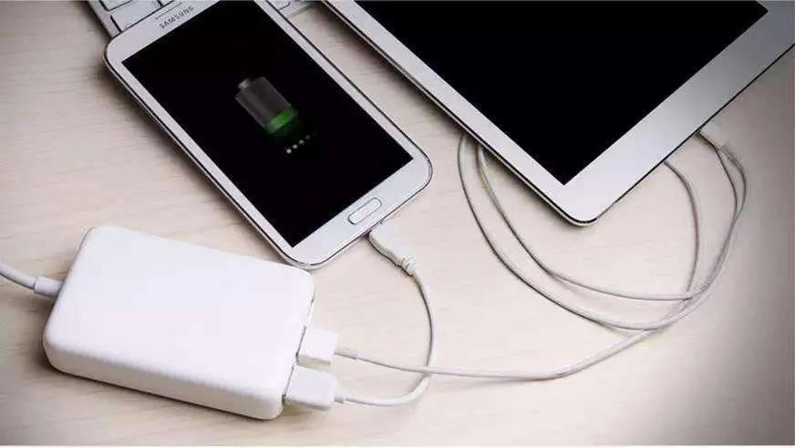 陈根手机充电分先后顺序先插头还是先插线